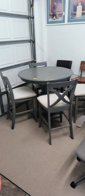Hi-Top Table with 4 Stools