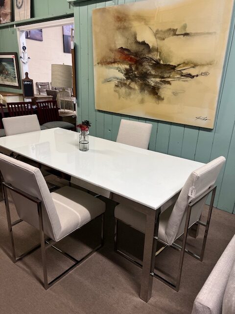 Modern Table with 4 Chairs