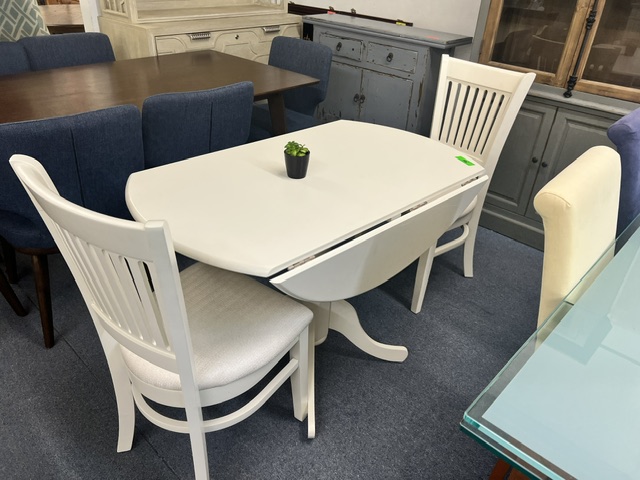Table with 2 Chairs