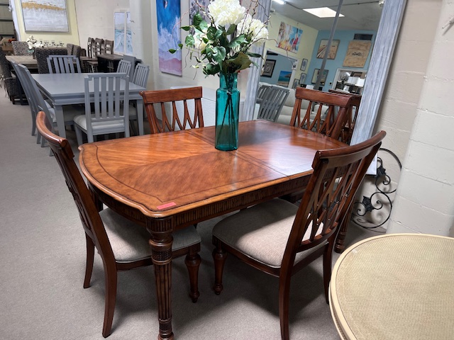 Table with 4 Chairs