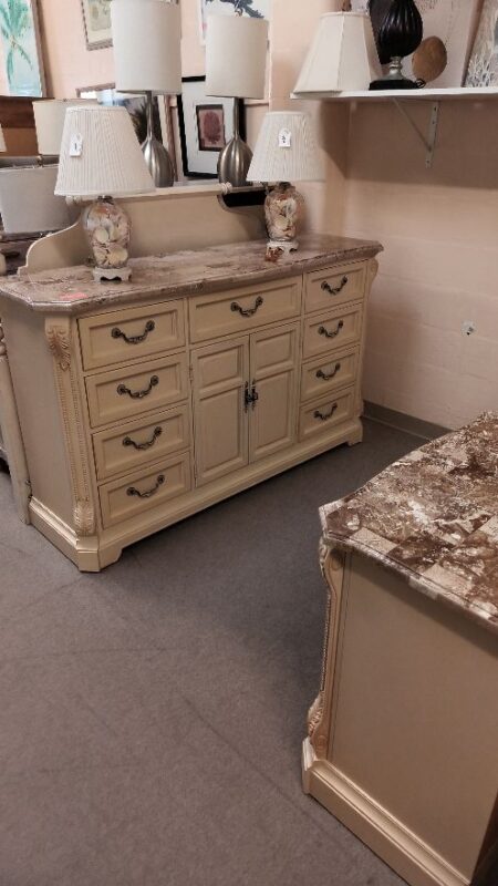 Thomasville Dresser & 2 Nightstands