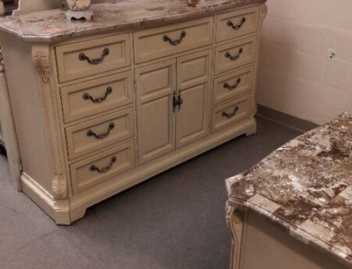 Thomasville Dresser, 2 Nitestands 999.95 @BR