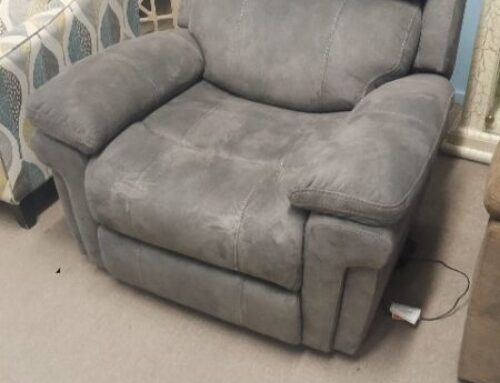 Recliner 599.95 @BR