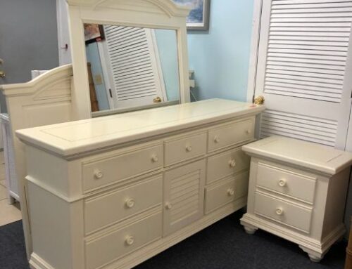 Broyhill Twin HB/FB/R/S, Dresser/ Mirror, 1 Nite Stand 999.95 @ CR
