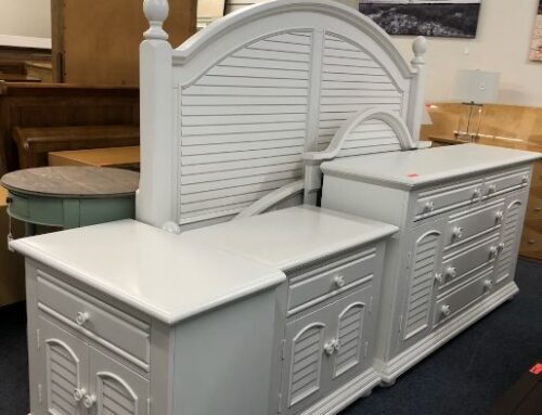 King HB/FB/R/S, Dresser/Mirror, 2 Nite Stands 2,999.95 @ CR