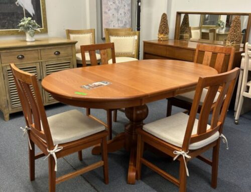 Pedestal Table, 4 Chairs, 2 Lvs. 799.95 @ CR